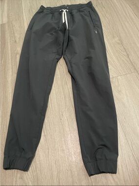 Vuori Men's Dark Gray Jogger pants
